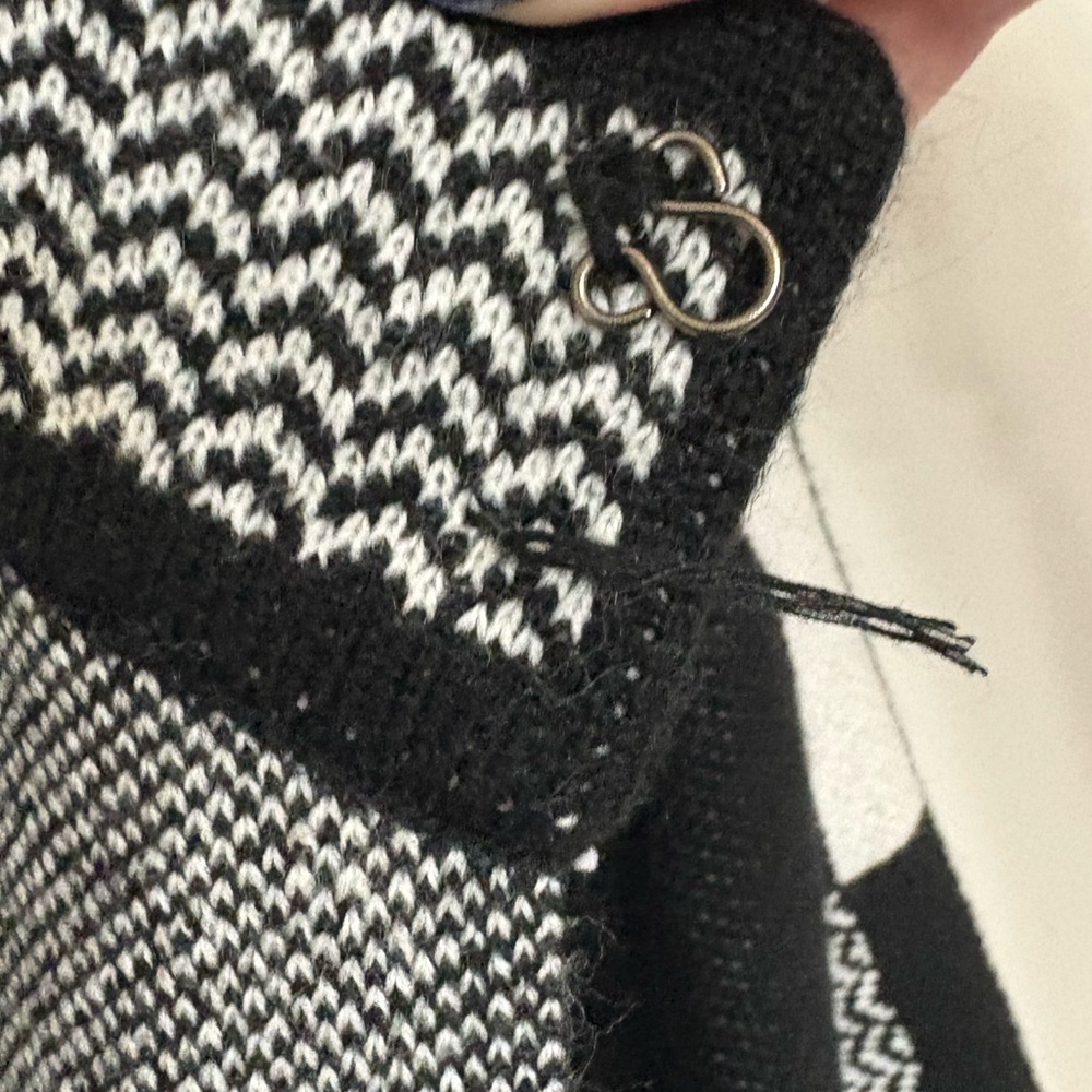 Black & White Patterned Women's Poncho Sweater - Picture 5 of 5